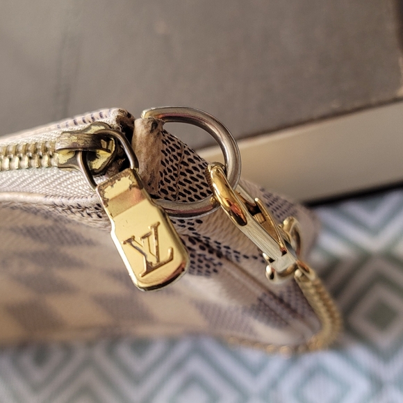 🎁SOLD🎁Mini Pochette Damier Azur - Picture 9 of 11